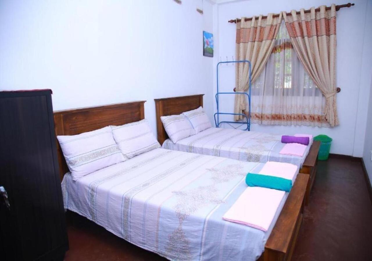 Appartement Weerakoon Guest à Hikkaduwa Extérieur photo
