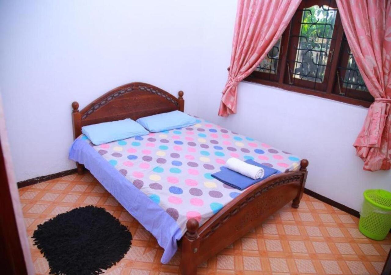 Appartement Weerakoon Guest à Hikkaduwa Extérieur photo