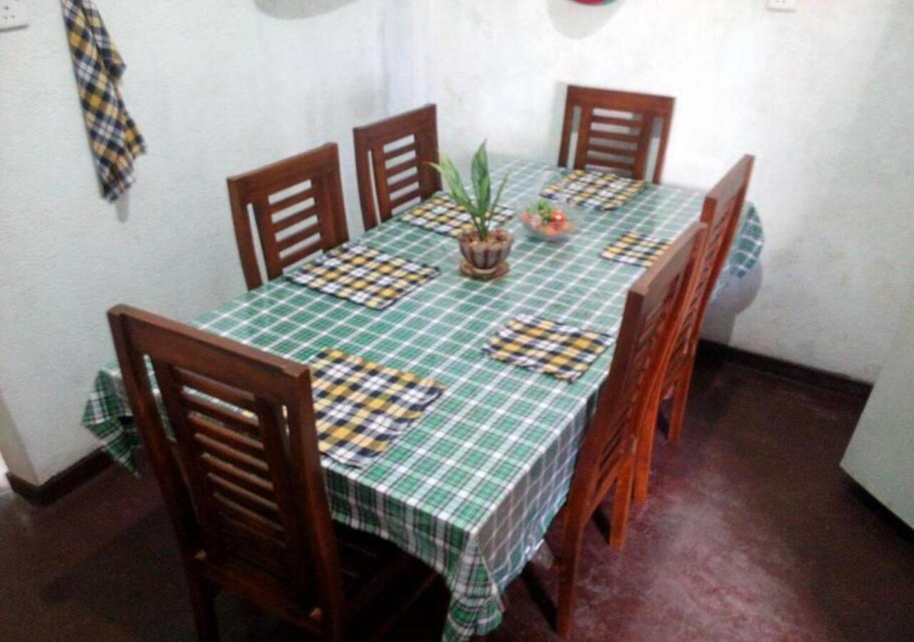 Appartement Weerakoon Guest à Hikkaduwa Extérieur photo
