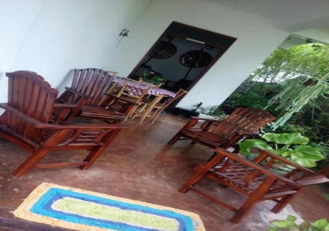 Appartement Weerakoon Guest à Hikkaduwa Extérieur photo