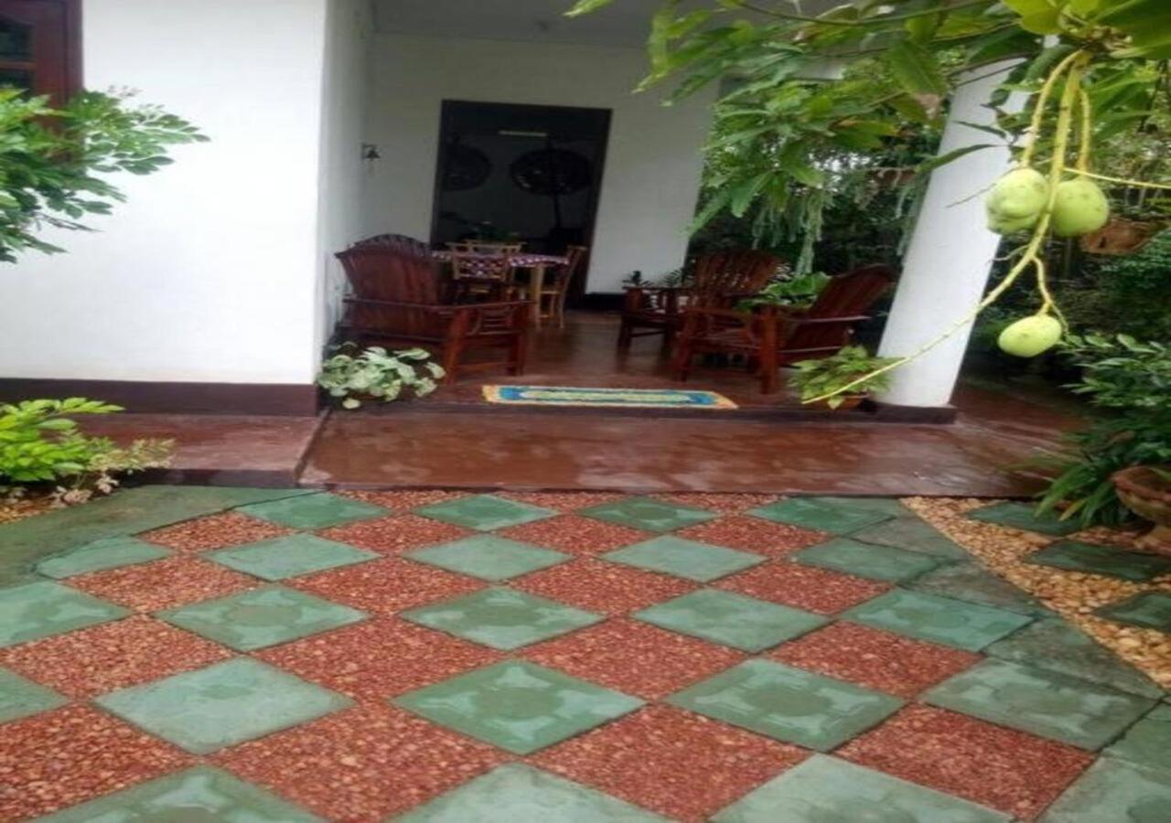 Appartement Weerakoon Guest à Hikkaduwa Extérieur photo