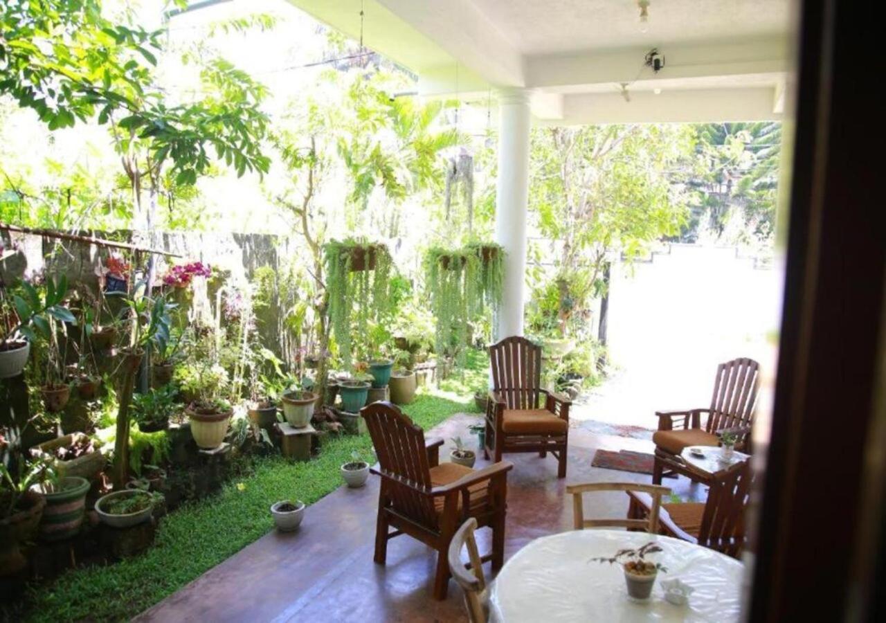 Appartement Weerakoon Guest à Hikkaduwa Extérieur photo